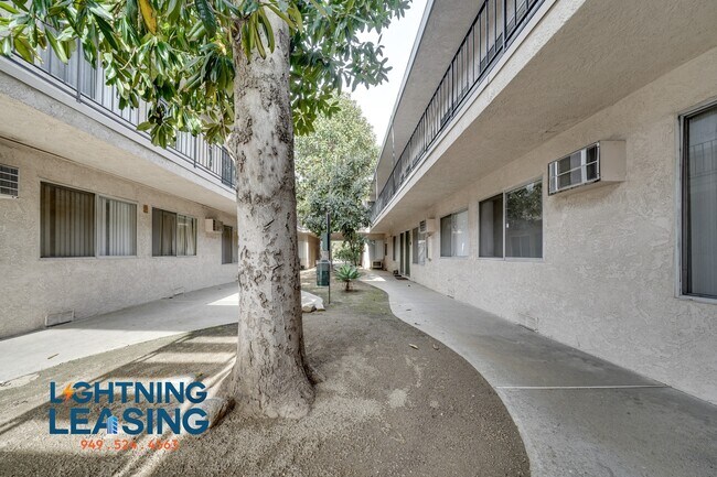 Foto del edificio - 8123 Langdon Ave