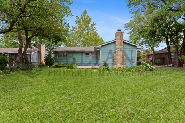 Foto del edificio - 6406 E Beachy Ave