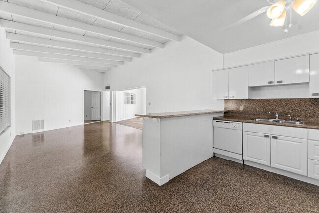 Foto del edificio - 2021 N Waterway Dr