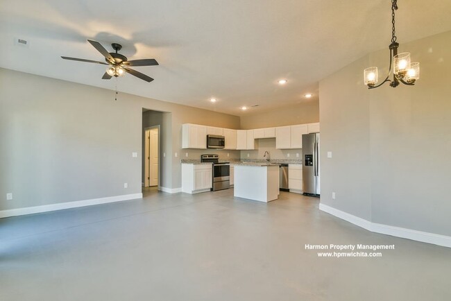 Building Photo - New 3 Bed 2 Bath 2 Car Garage Duplex Unit ...