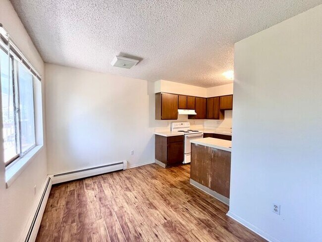 Foto del edificio - 2 Bed, 1 Bath Apartment!!