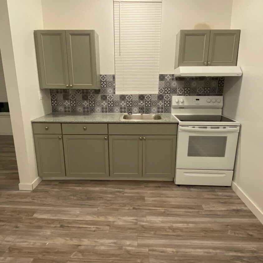 800 S Noland Rd Unit 1, Independence, MO 64050 Room for Rent in