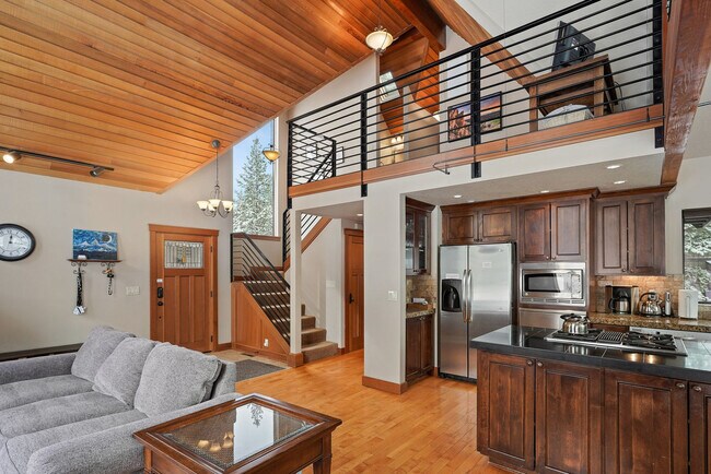 Building Photo - 8 Mt Baker Ln