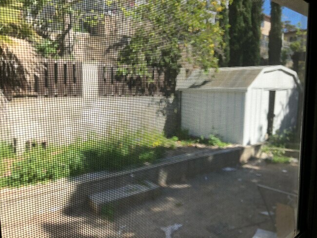 Building Photo - 122 S Juanita Ave