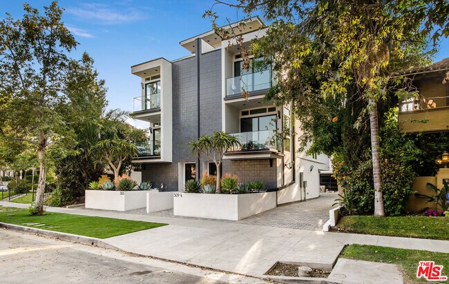Foto del edificio - 505 N Sycamore Ave
