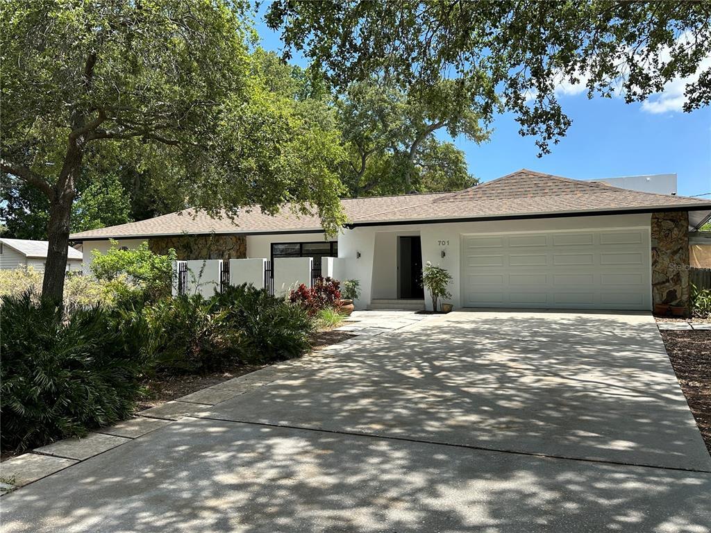 Primary Photo - 701 Bluff View Dr