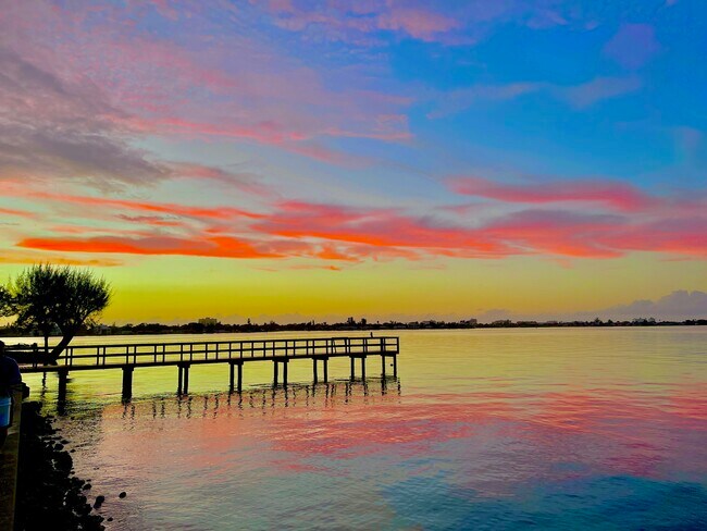 Foto del edificio - 6177 Sun Blvd