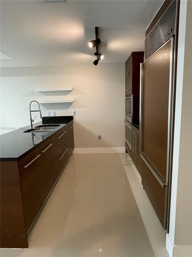 Building Photo - 475 Brickell Ave