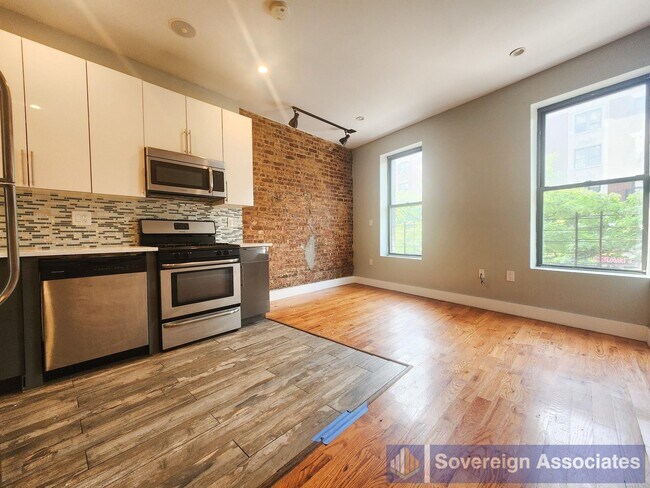 Foto del edificio - 4230 Broadway