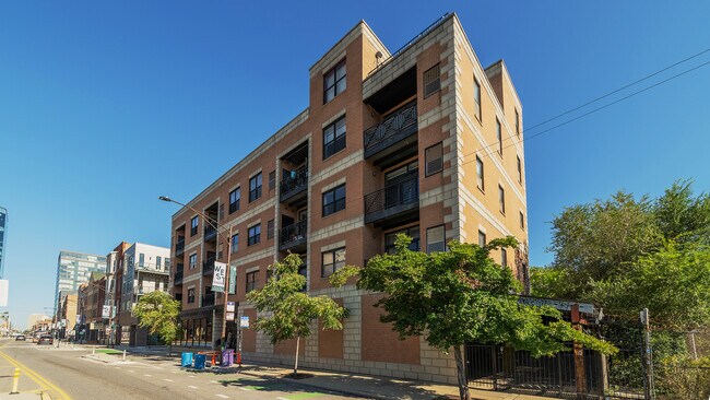 Building Photo - 651 N Milwaukee Ave