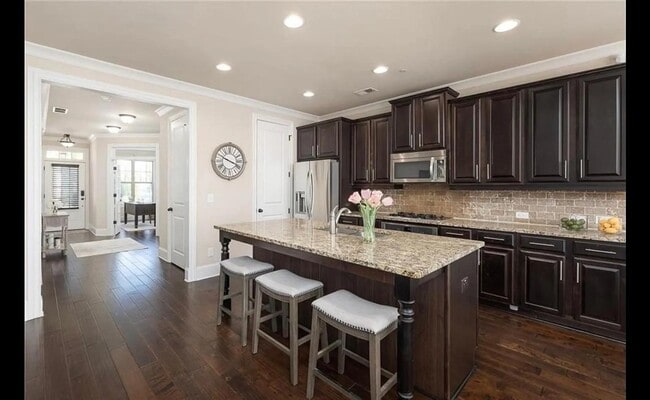 Building Photo - 7860 Highland Bluff