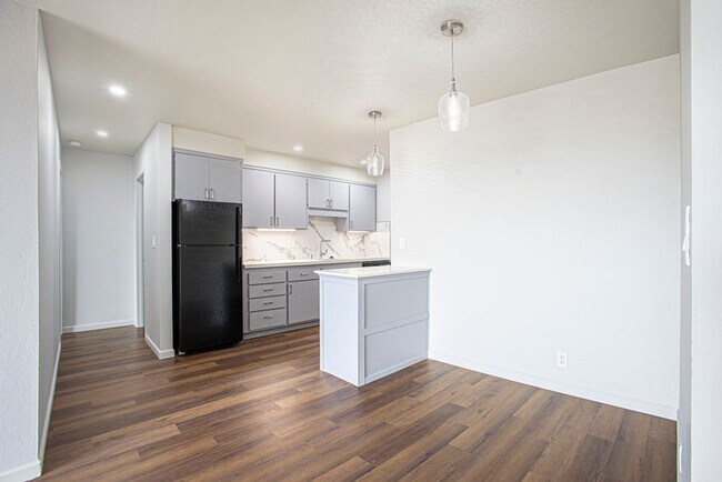 Foto del edificio - 528 Merritt Ave #305 - 1 bedroom / 1 bathroom