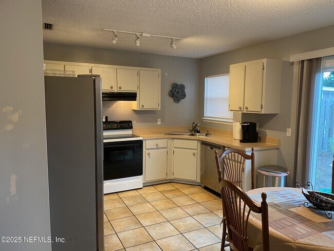 Foto del edificio - 12323 Silent Brook Trail N