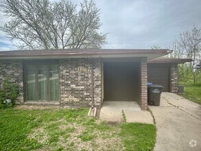 Building Photo - 3607 SE 11th St