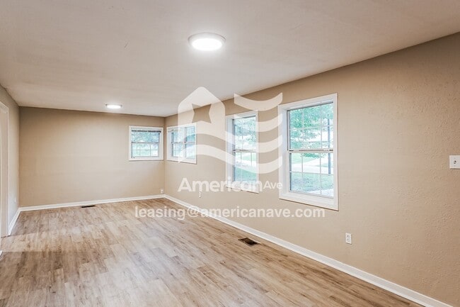 Foto del edificio - 3027 Woodside Dr