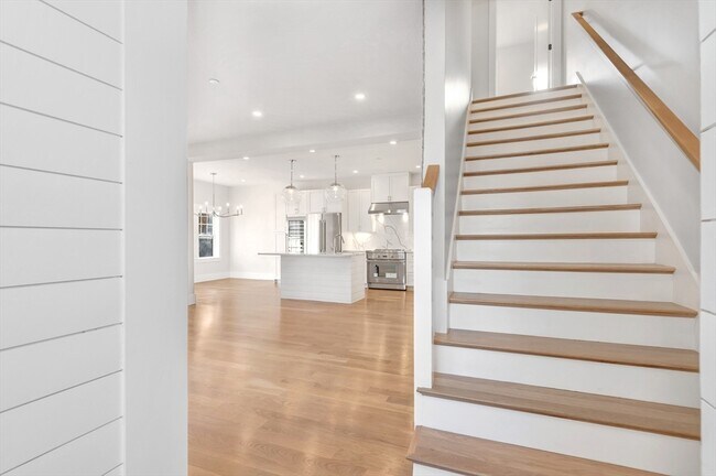 Foto del edificio - 140 Rindge Ave