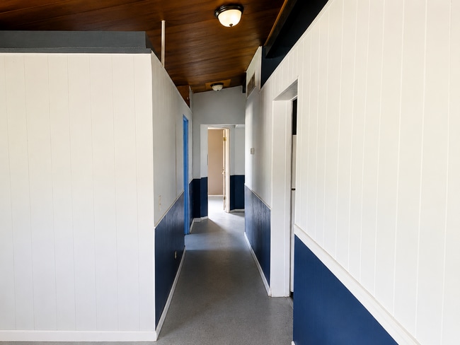 Building Photo - 667 N Sandy Hook Rd