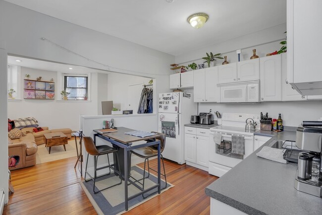 Building Photo - 344 Harvard St