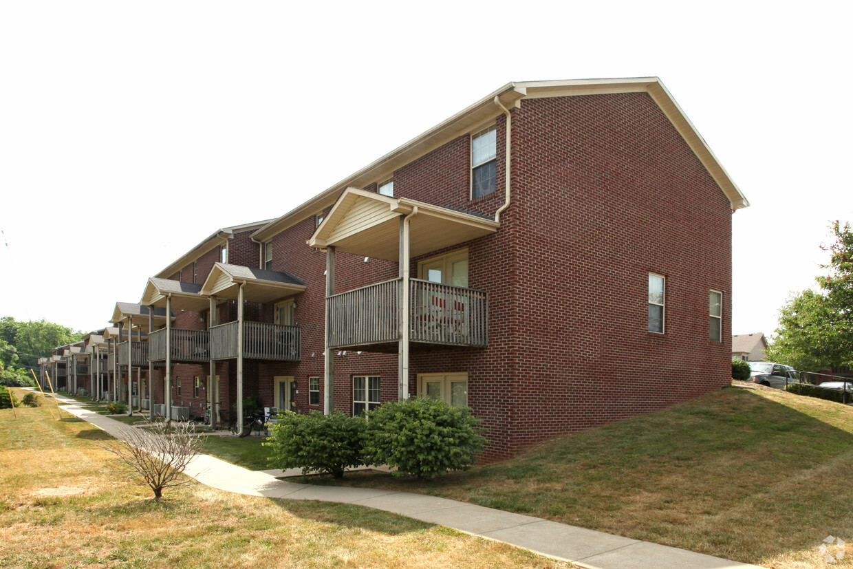 Building Photo - Wood Edge Villas