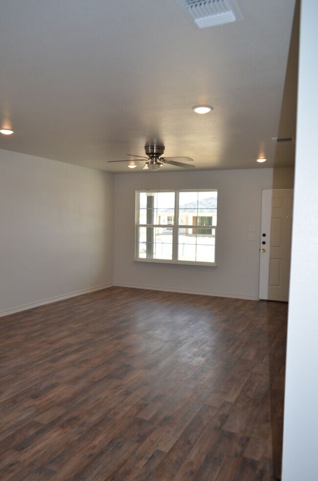 Building Photo - 1826 Castroville Trl
