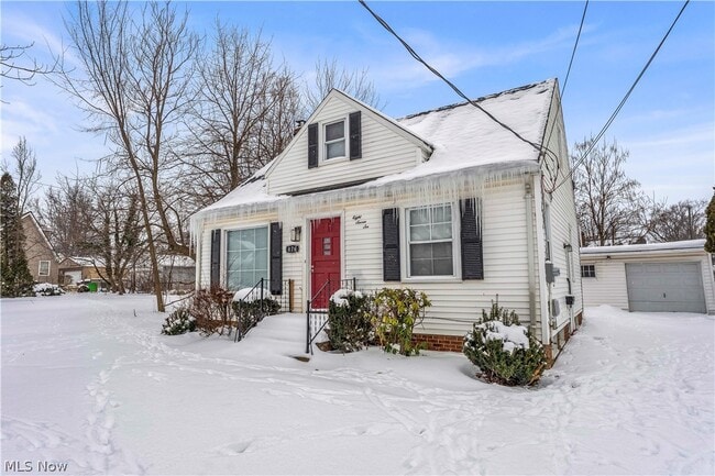 Building Photo - 876 E 209th St