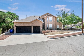 Building Photo - 918 Bellacumbre Dr