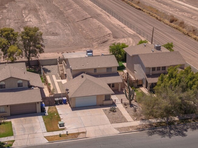 Building Photo - For RENT at Sandalwood Park North