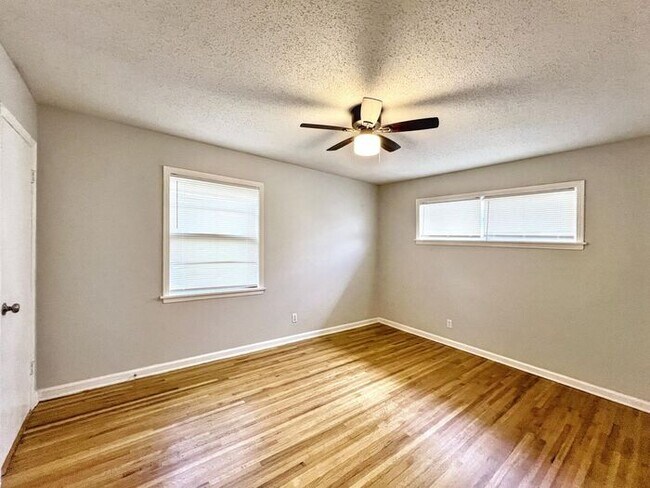 Foto del edificio - 3180 Bluefield St