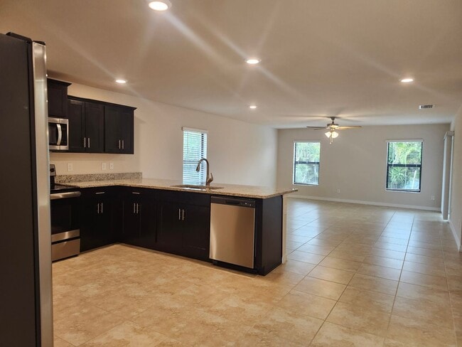 Foto del edificio - 3-2-2 off Kismet Parkway