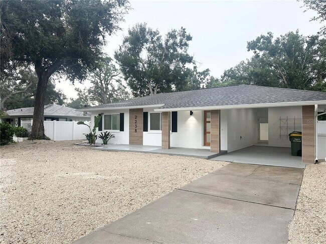 Building Photo - 2238 Clematis St