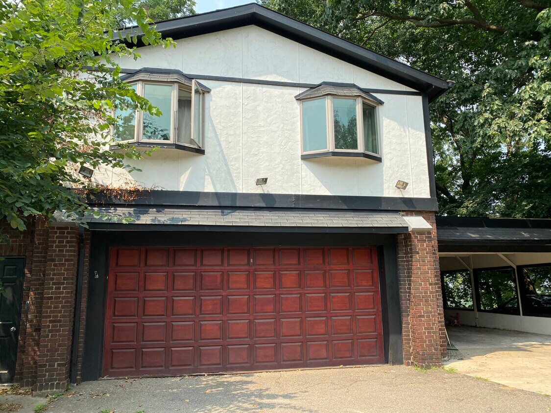 Foto principal - 5325 Wilkins Ave