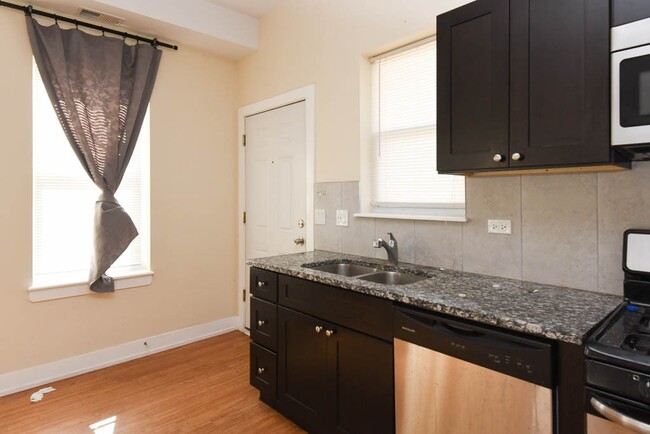 Building Photo - 4748 N Kenneth Ave
