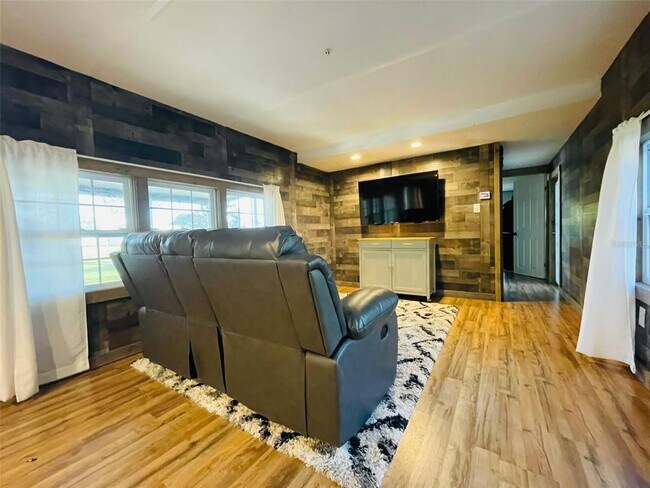 Building Photo - 120 Alta Vista Way