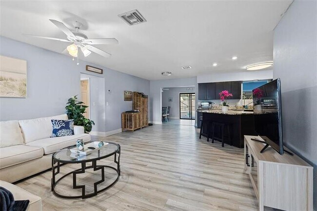Foto del edificio - 5408 Birch Dr