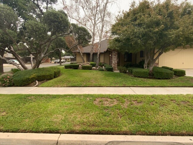 Foto del edificio - 3 br, 2 bath House - 404 N. Renn Ave