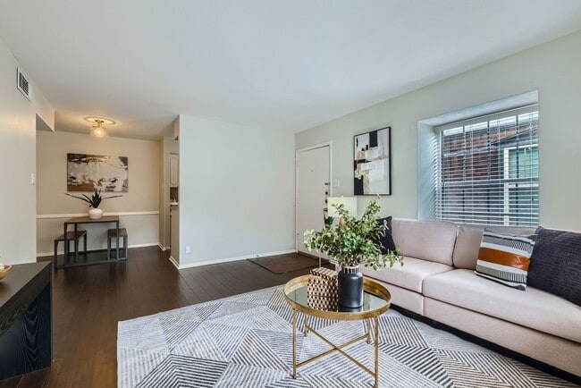 Building Photo - Condominium located in Olmos Park Gardens