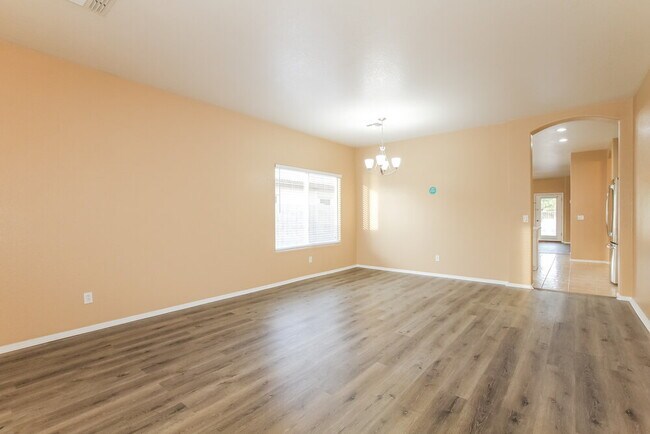 Building Photo - 617 S 123rd Dr