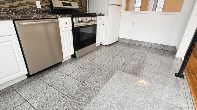 Building Photo - 50-21 Celtic Ave