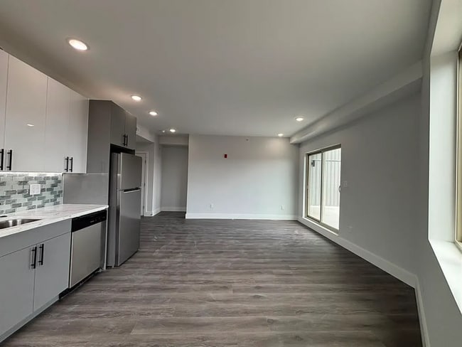 Foto del edificio - 675 N 41st St