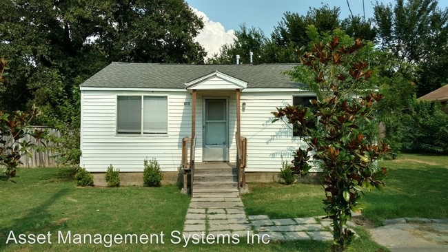 Building Photo - 613 S Ruddell St