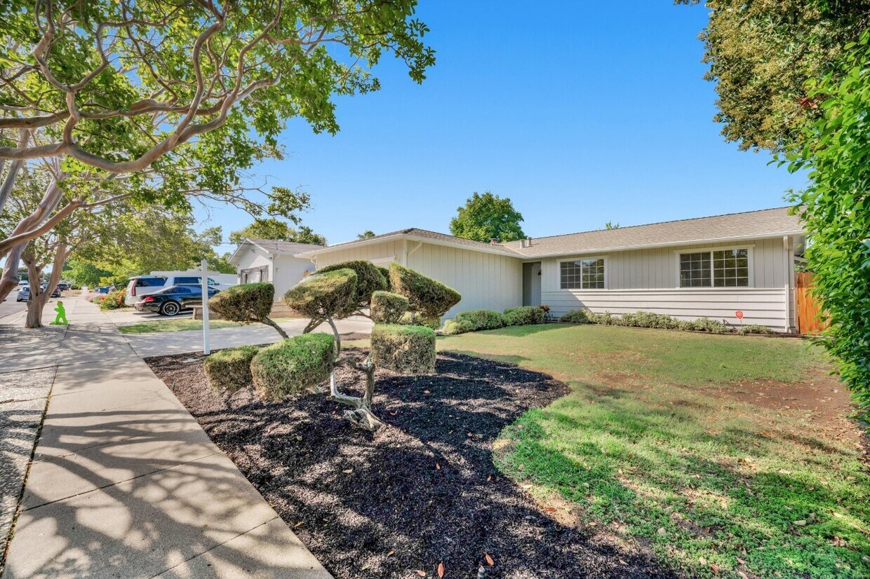 Primary Photo - 2331 Panoramic Dr