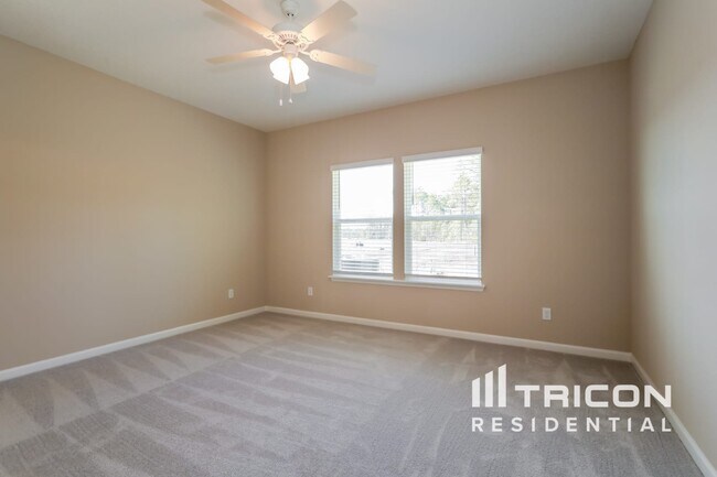 Foto del edificio - 6459 Longleaf Branch Dr