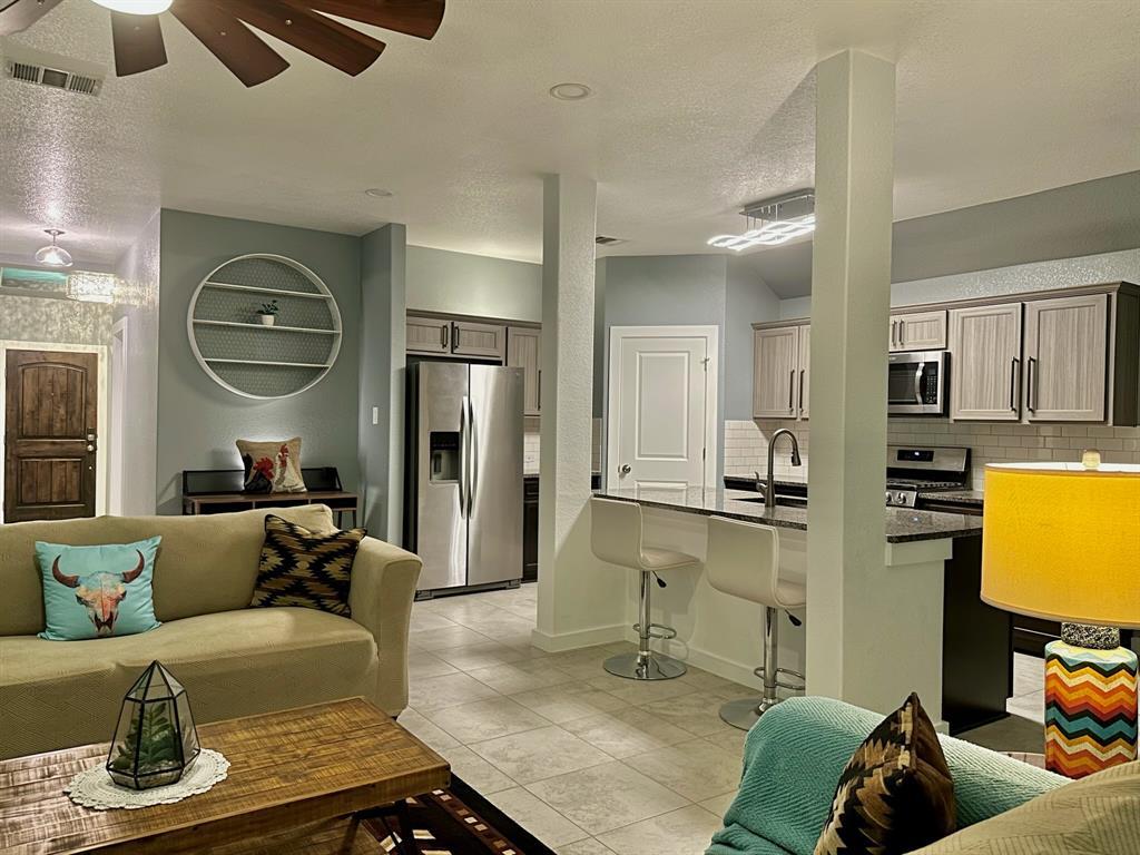 Foto principal - 305 Lewisville Ln