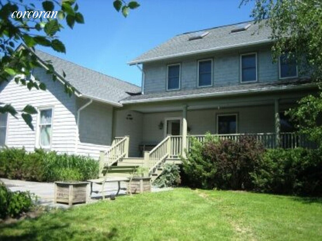 Primary Photo - 45 Coves End Ln