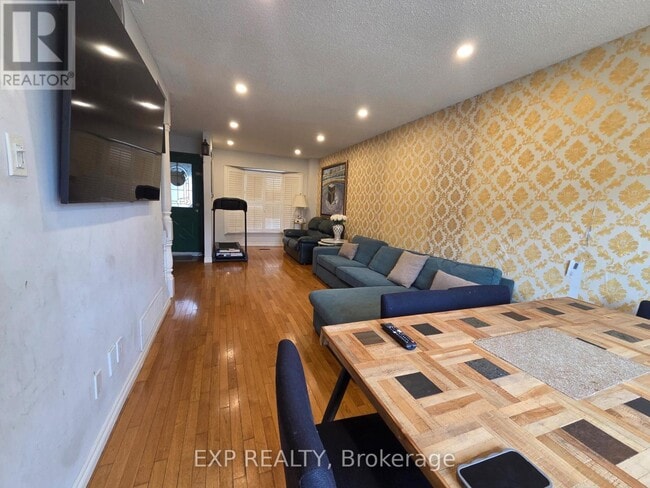 Building Photo - 3082 Cantelon Crescent