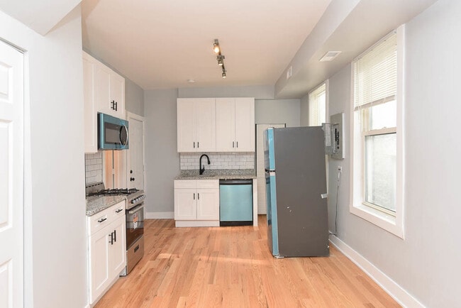 Building Photo - 1624 W Beach Ave