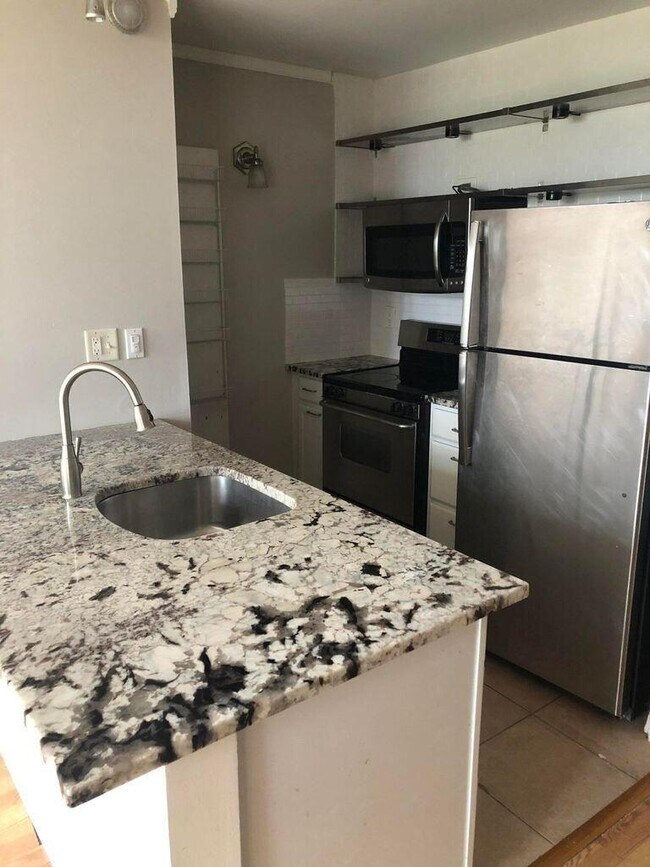 Foto del edificio - 2401 Riverside Dr