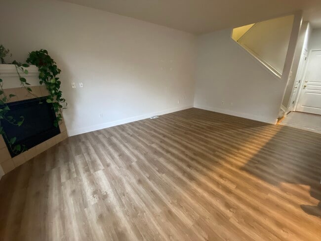 Living Room - 761 S Depew St