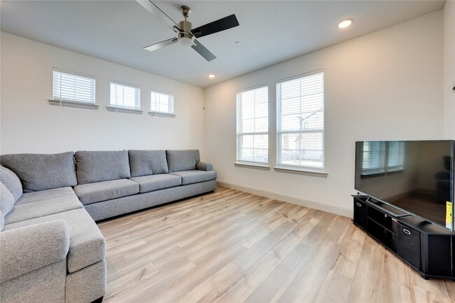 Building Photo - 3516 Zellwood Ln