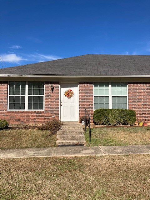 Primary Photo - 4823 N Park Rd